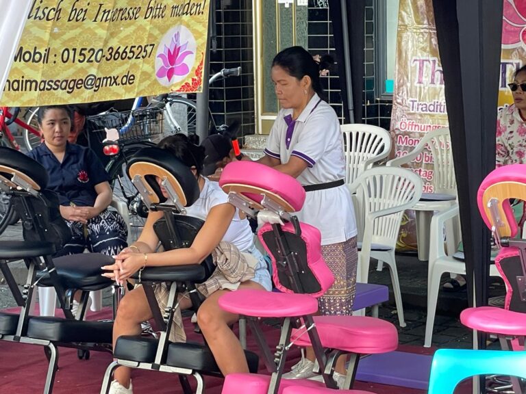 Thong Thai Massage aus Köln-Lindenthal beim Lindenthaler Sommerfest 2024